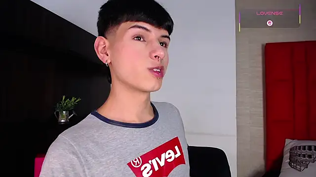 Онлайн чат XXX Ezra_Storm