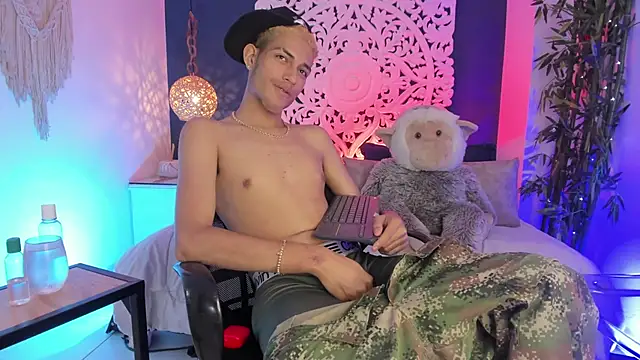 Adonis_WB Chat XXX live