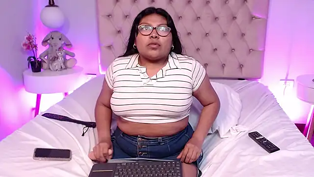 Kiri_Black_ লাইভ XXX চ্যাট