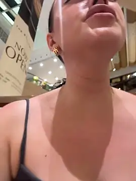 KiraSunshine 即時 XXX 聊天