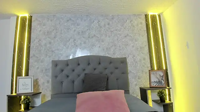 GiannaSlimJB's Live XXX Chat