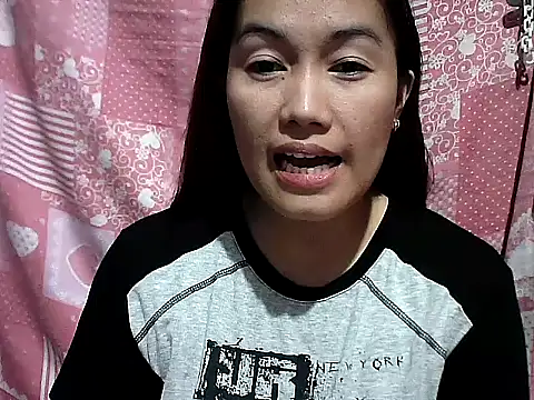 Chatroom XXX en direct de CreamyPussy30