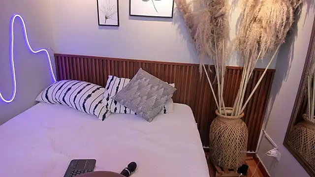 MIAROGGERSS: απευθείας συνομιλία ΧΧΧ