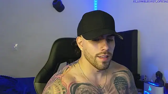 Ades_Lowe: διαδικτυακό σόου στην κάμερα