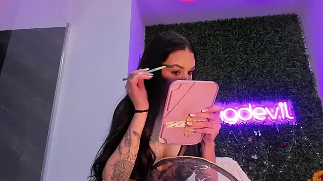 Živý XXX chat realhotfallingdevil