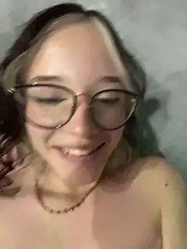 sukubo__: διαδικτυακό σόου στην κάμερα