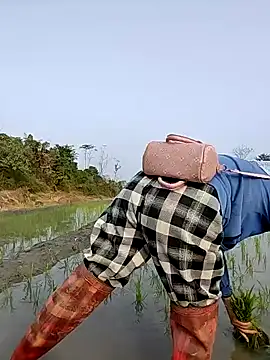 Tin_tanny: διαδικτυακό σόου στην κάμερα