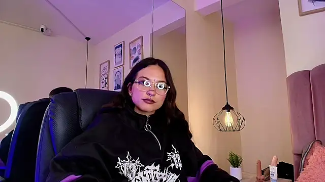 Hanabie_: онлайн-секс-чат