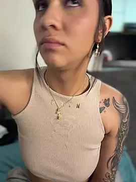 Isabella-Teen's Live XXX Chat