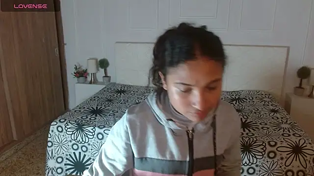 BellaSky4n Live XXX chat