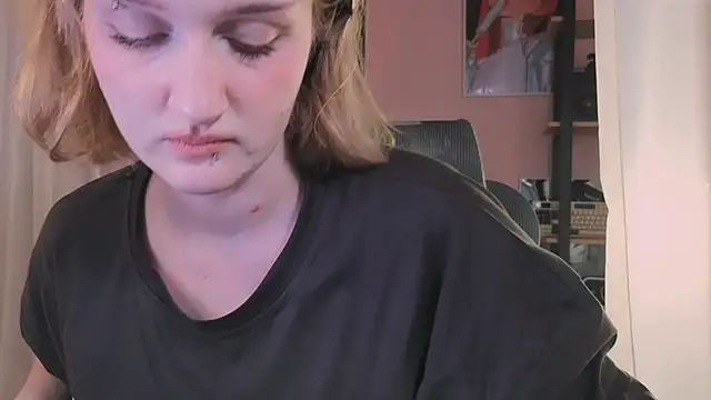 ELLIEJAY élő XXX-chatje