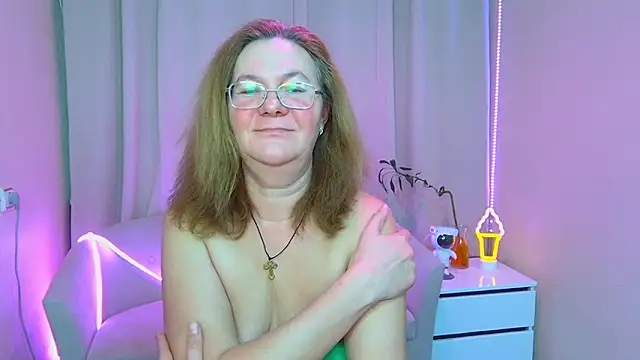 HolyMilfa's Live XXX Chat