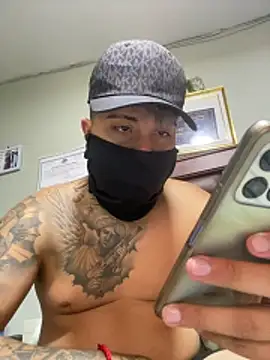 Matiascolageno: διαδικτυακό σόου στην κάμερα