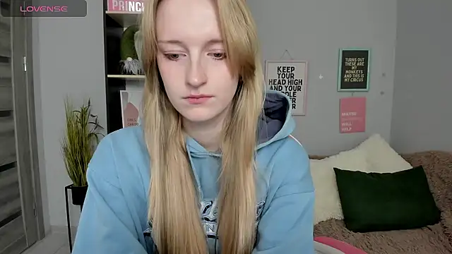 Cinnabonnn_'s Live XXX Chat