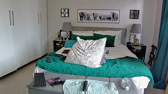 NaughtyKelly28's Live XXX Chat