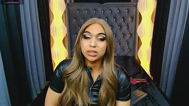 Clea_Moore Adlı Modelin Canlı XXX Sohbeti