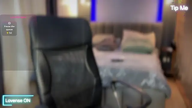 Онлайн чат XXX UrdreamTSgirl