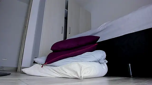 Skarleth69's Live XXX Chat