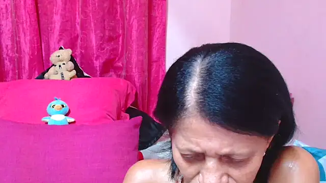 Chat +18 de SLUTTYROXY ao vivo