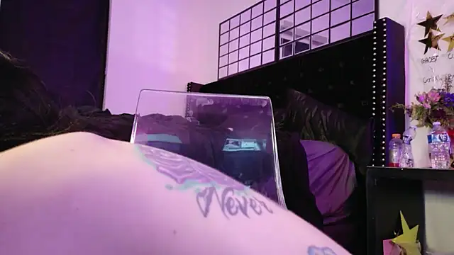 Midnightrose11 webkamerás műsora