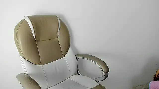 Chatroom XXX en direct de TaylerMiles