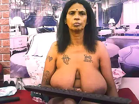 IndianVanya4u2u's Live XXX Chat