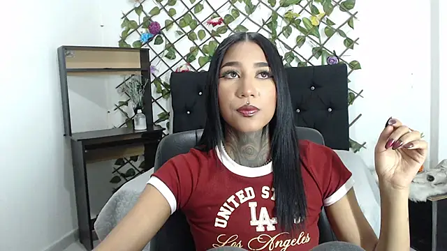 lyam_ebony_ Adlı Modelin Canlı XXX Sohbeti