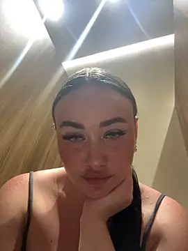 KiraSunshine Chat XXX live