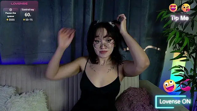 دردشة StephaniDoll الجنسية المباشرة