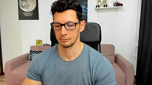 BrutusK08's Live XXX Chat