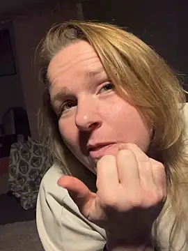 Chat +18 de RagingRebecca ao vivo