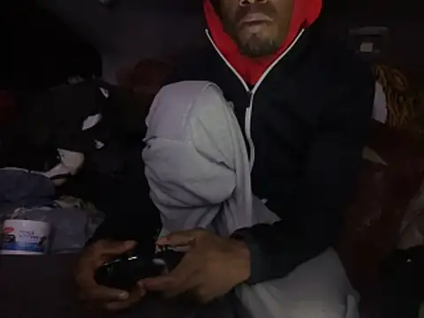 SlimeCrownzOut5's Live XXX Chat