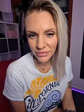 UK_Tall_Barbie_Slut's Live XXX Chat