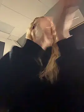 Sky_Cutie 即時 XXX 聊天