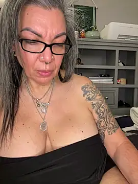 Chat +18 de dieseldame1313 ao vivo