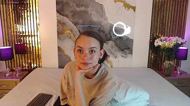 MiticaBrennet_: онлайн-секс-чат