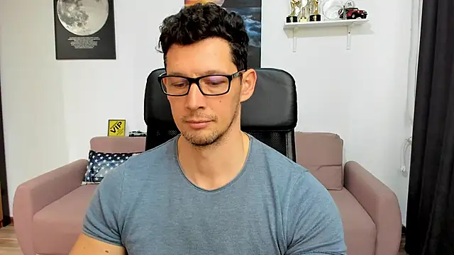 دردشة BrutusK08 الجنسية المباشرة