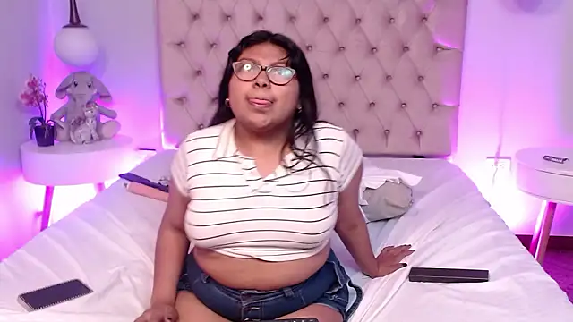 Chat +18 de Kiri_Black_ ao vivo