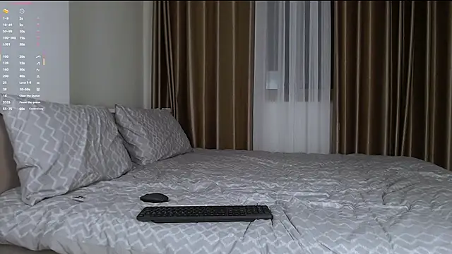 Chat +18 de HloeChic ao vivo