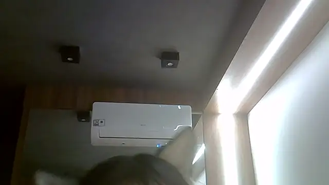 Chat +18 de SkinnyKitten ao vivo