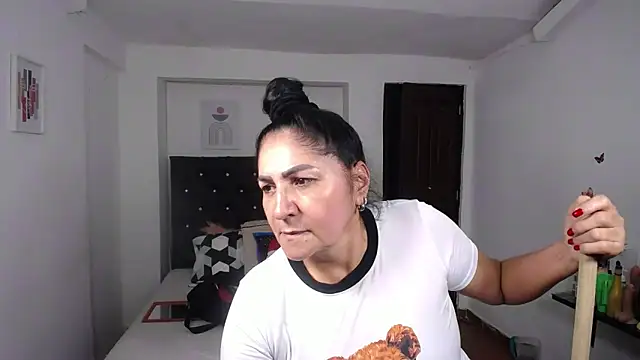 Chat +18 de mature_bigboobs10 ao vivo