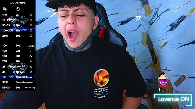 Kevin22_222 Chat XXX live