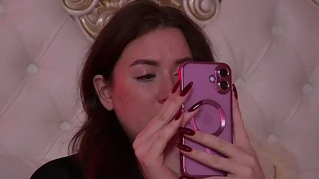 MeganStrain: онлайн-секс-чат