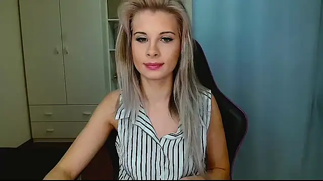 Chat +18 de KristineGlow ao vivo