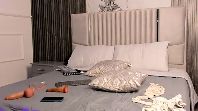 ParisBloom's Webcam Show