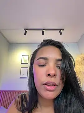 MIAROGGERSS' Live XXX Chat