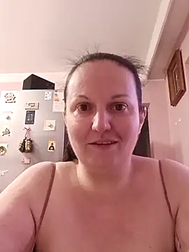 BustyLadyAlma 现场XXX聊天