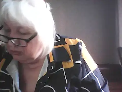 Alexia64231: онлайн-секс-чат