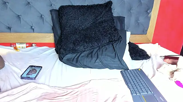 YayaHilton's Live XXX Chat