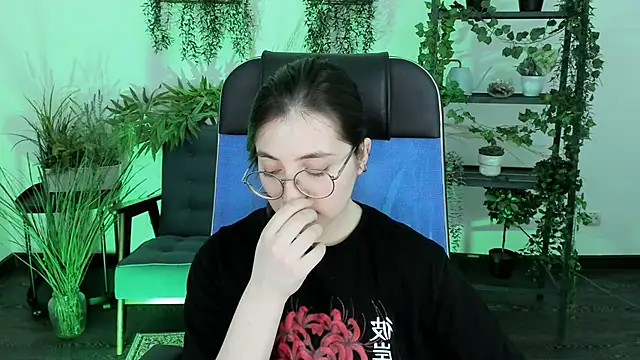 VirtuallVoyant's Live XXX Chat